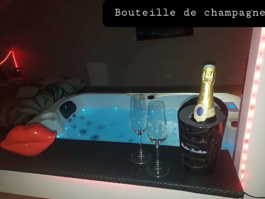 Bulles Etoilees Appartement Avec Jacuzzi Prive Montrevel-en-Bresse Екстер'єр фото